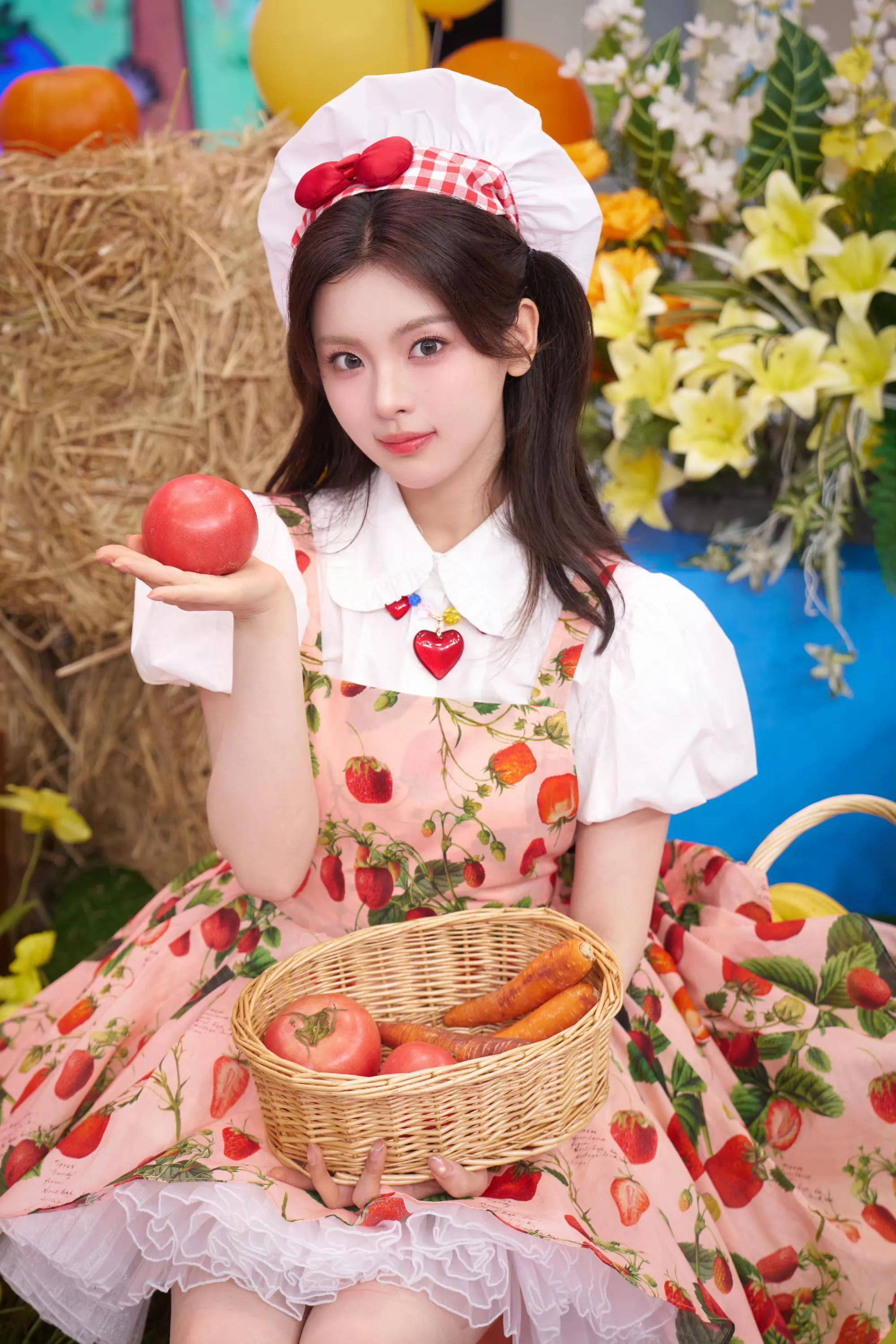 综艺节目里的杨超越甜美可爱俏皮灵动