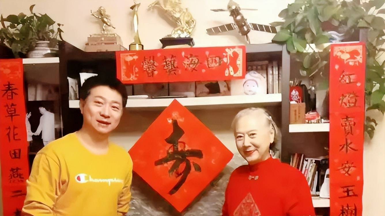 《红灯记》李铁梅，从结婚到丈夫去世，仅4个月，83岁近况如何？