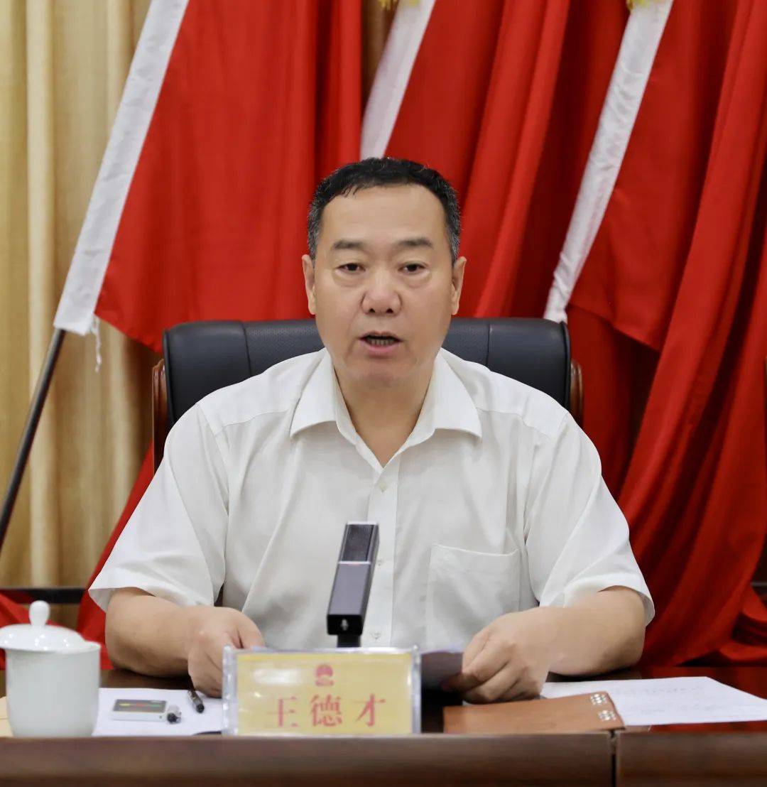 县十八届人大常委会举行第三十六次会议