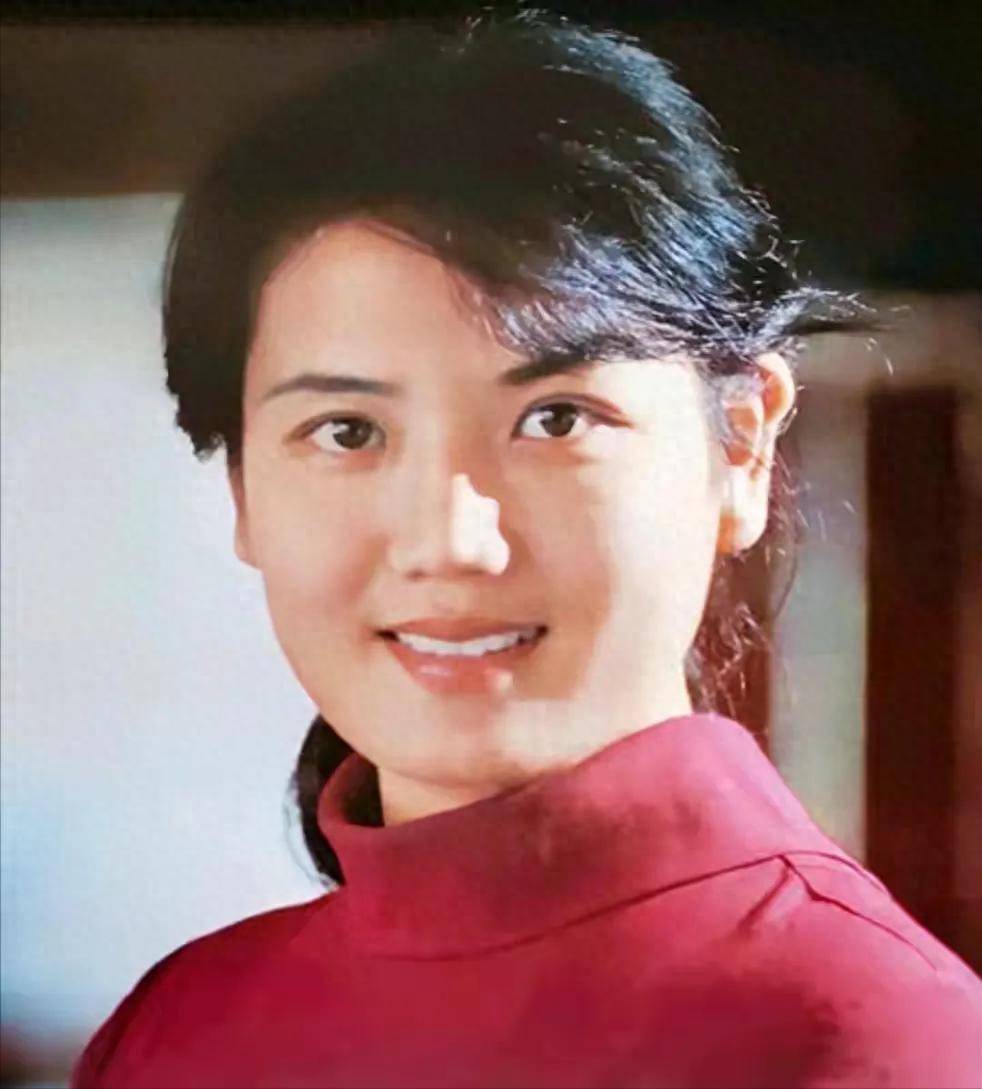 “北影金花”李秀明嫁富商移居国外，如今的她，证明刘晓庆没说错