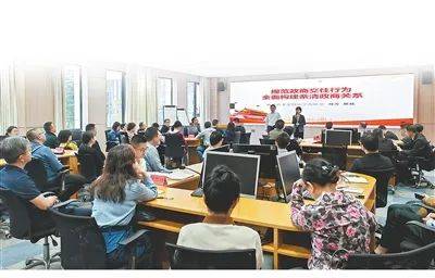 人民日报整版报道福建：干净干事，进一步构建亲清政商关系
