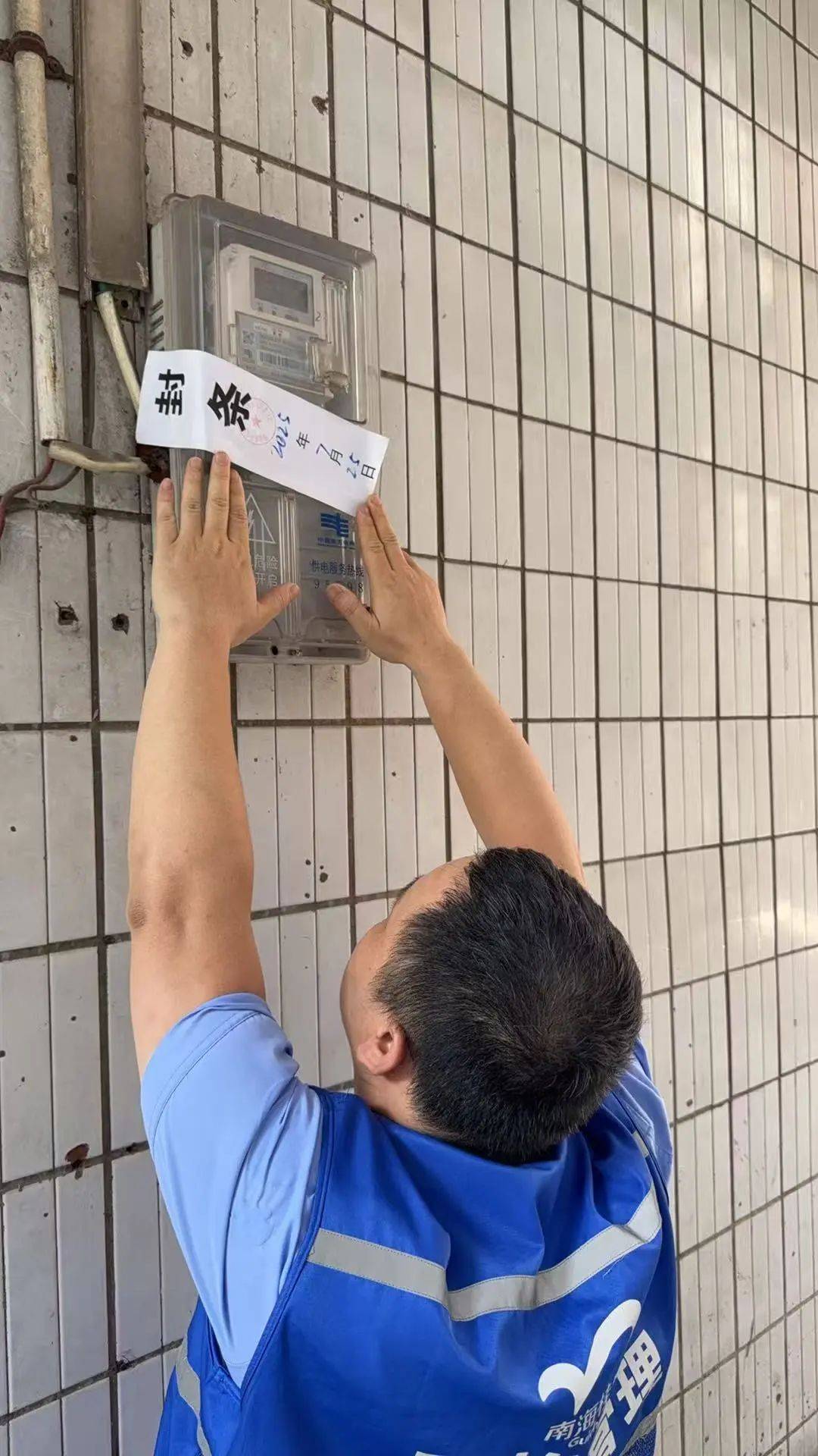 阳台堆满10多桶积水！出租屋藏 “蚊虫摇篮” 还拒配合？切勿抱有侥幸心理……