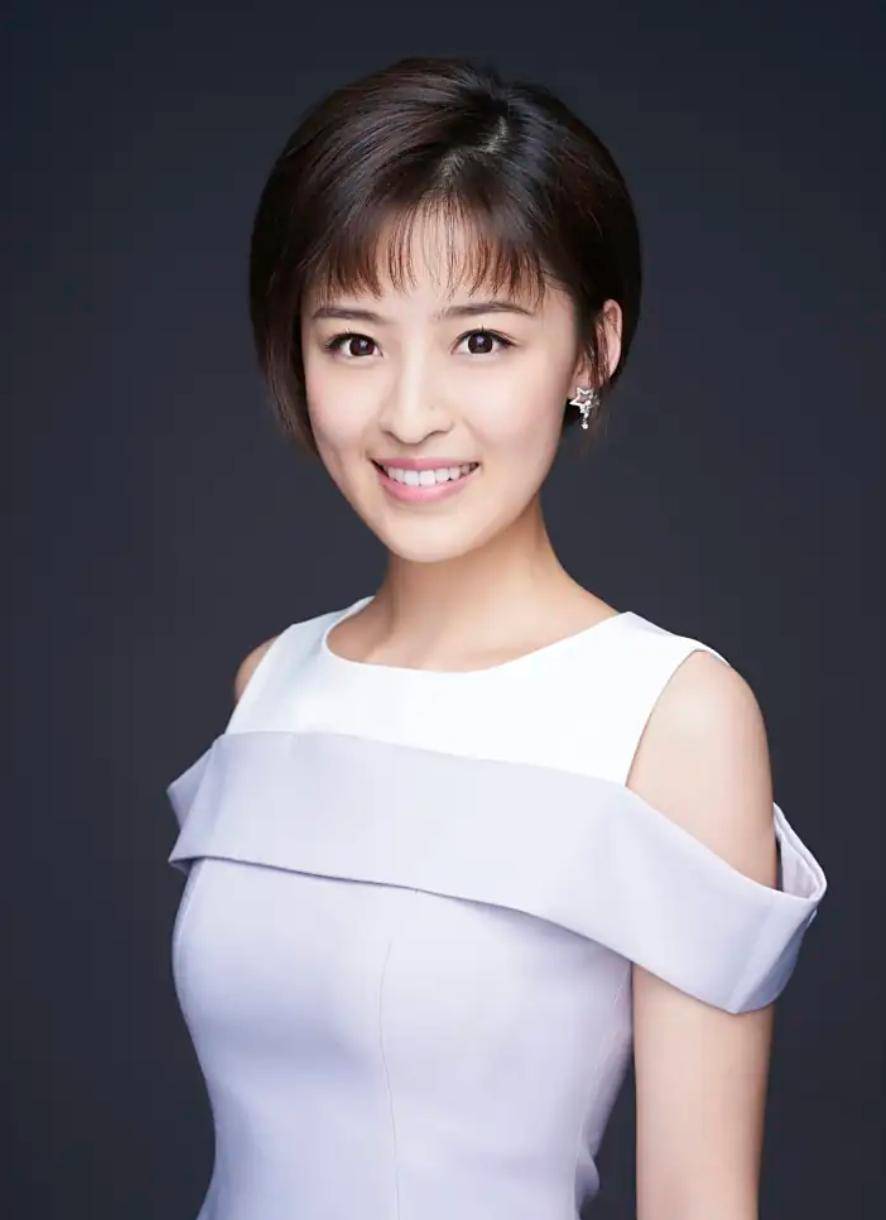 前央视主持人离职后自曝后悔，辟谣“睡懒觉被开除”：如今确诊抑郁症