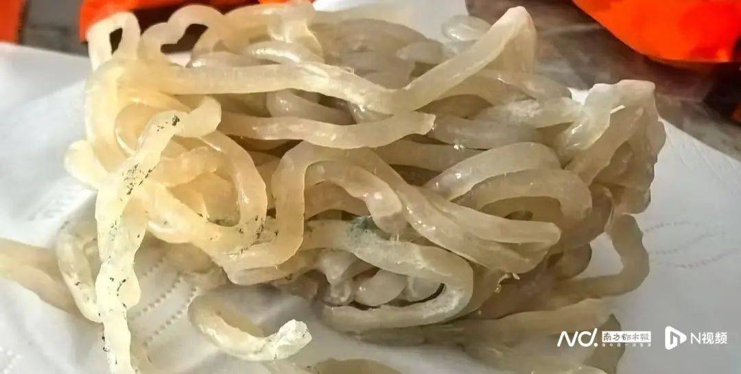 气味刺鼻！紧急下架！知名餐饮品牌被曝产品发霉！