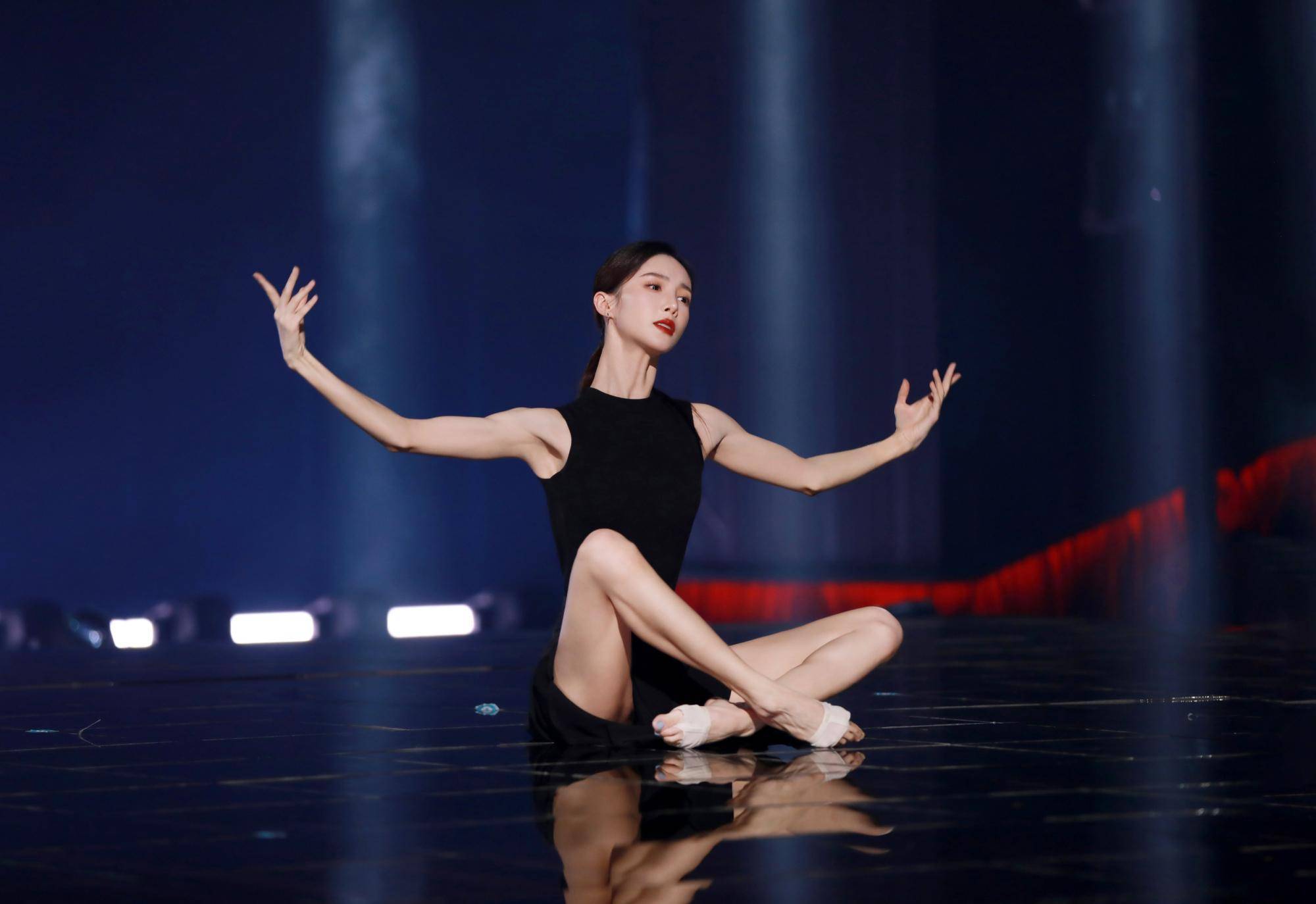 金晨《凡人修仙传》打戏火遍全网,嘴歪不算事,一场打戏就翻了身