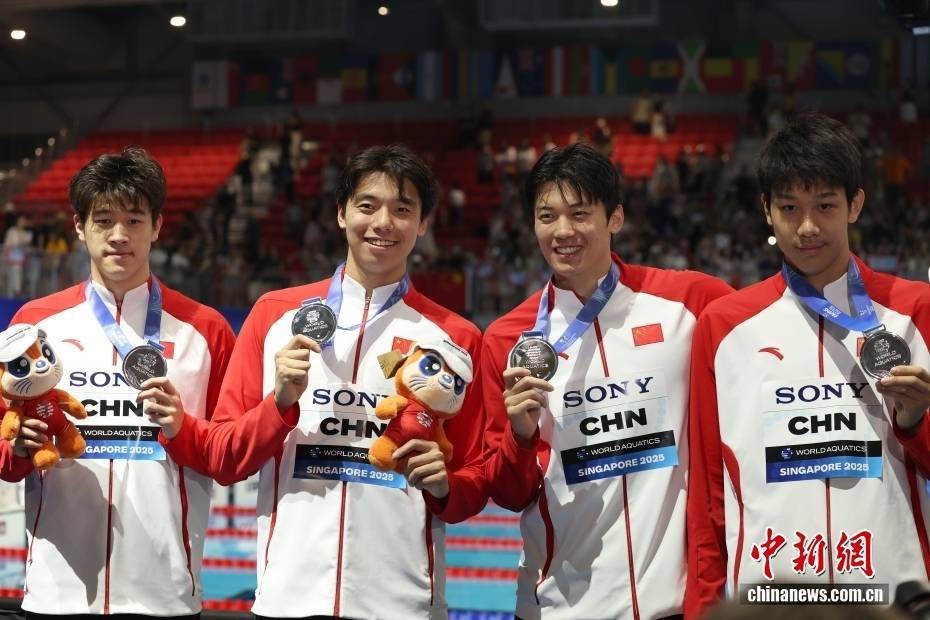 2025新加坡游泳世锦赛：中国队男子4x200米自由泳接力创亚洲纪录夺银
