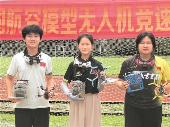 广州二中三位无人机竞速少年冲刺成都世运会