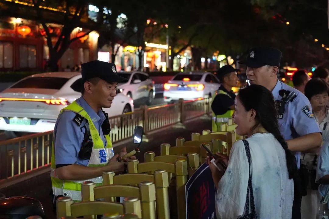 北京西城警方统一行动，打击夏季街头现行违法犯罪