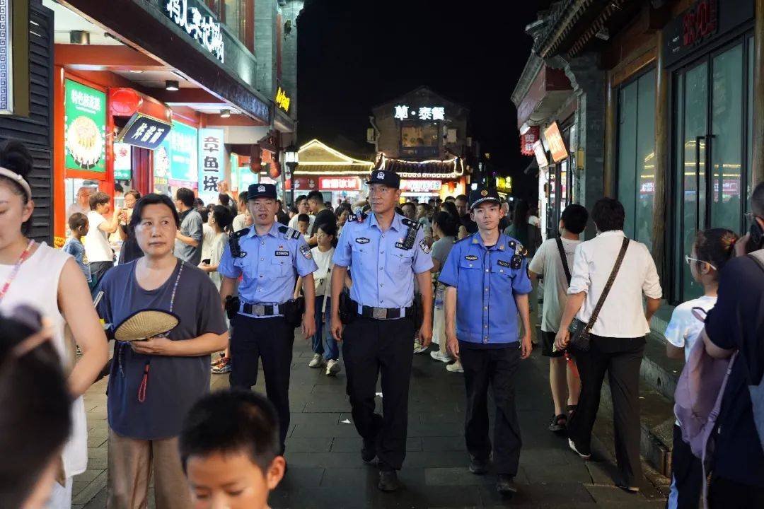 北京西城警方统一行动，打击夏季街头现行违法犯罪