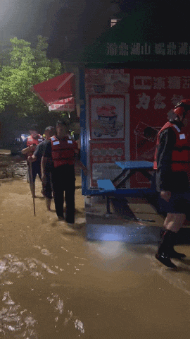 暴雨袭击，肇庆多地被淹，这些身影挺身而出→