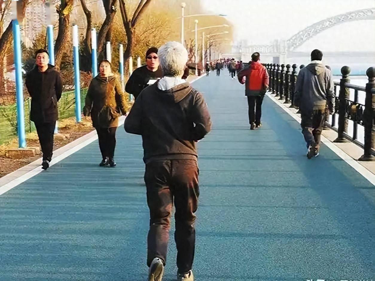 医生再次提醒:过了65岁,慢跑牢记"4不要"