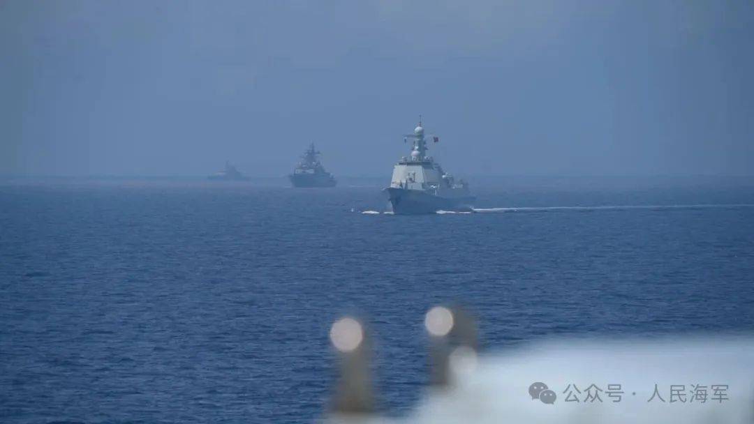 中俄舰艇编队完成海上科目演练转入海上联合巡航