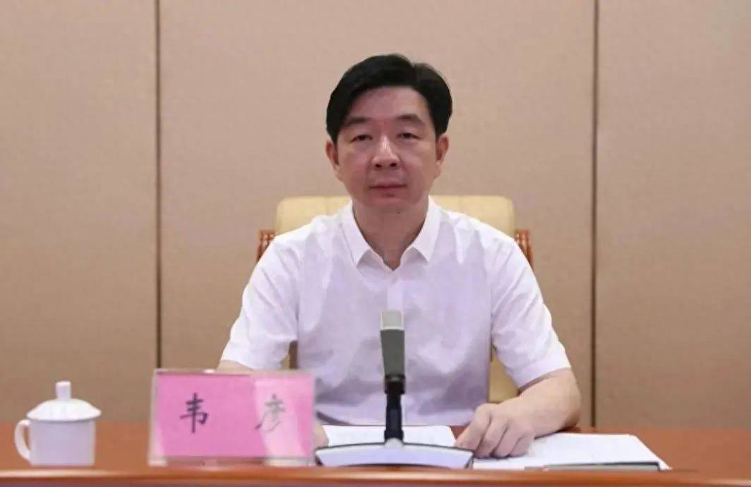 非法收受巨额财物，广西壮族自治区梧州市委原秘书长韦彦被决定逮捕