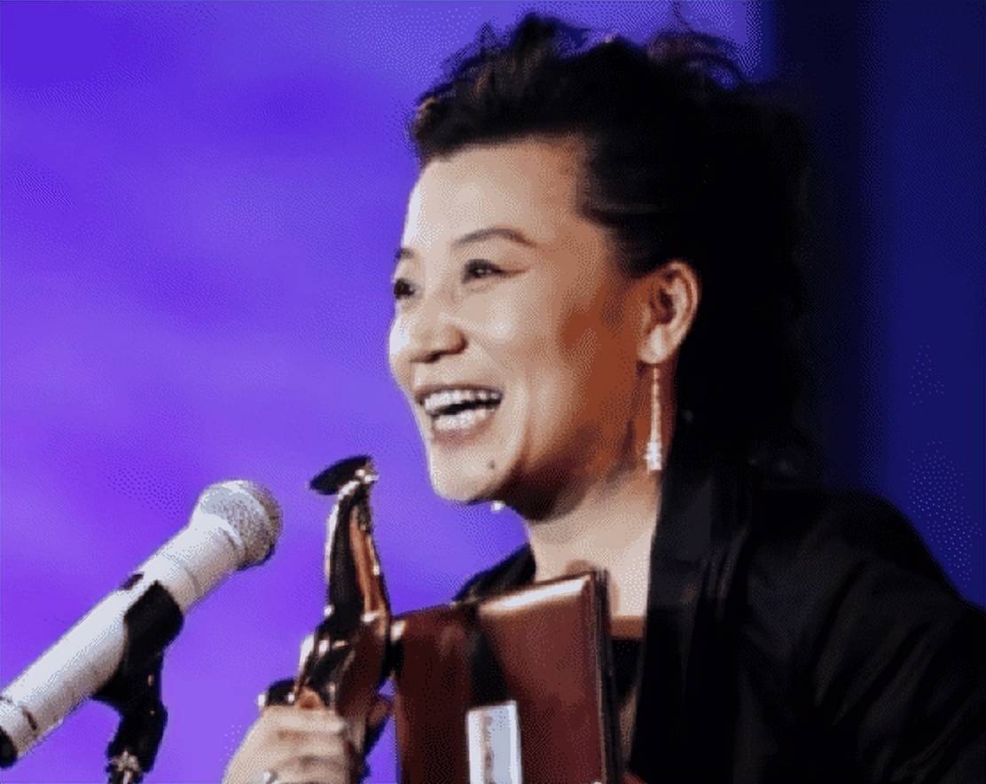 饭喂嘴里都不会吃, 与王为念离婚、艺名被收的小香玉, 终是自讨苦吃