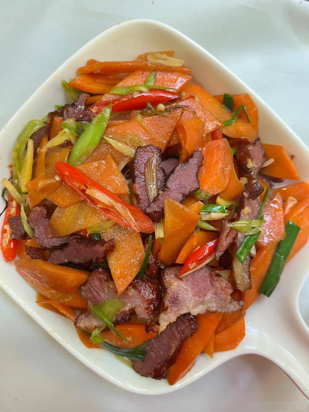 胡萝卜炒腊肉最怕搭错菜!这三个雷区我家小姨踩过俩