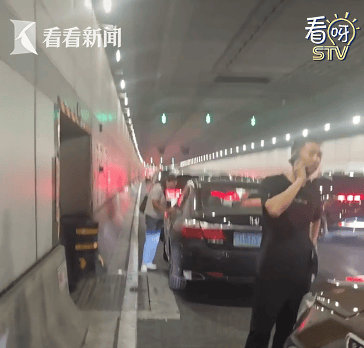 事发上海隧道！车辆自燃引发大片拥堵！一众司机弃车离开，没想到还有这条密道