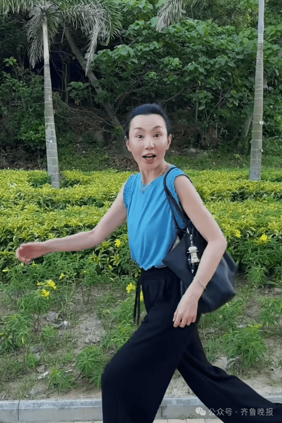 60岁张曼玉罕见露面！1分钟视频切换20多套造型