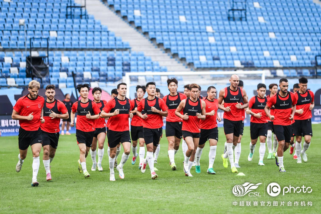 费利佩和甘超破门 成都蓉城客场2:0战胜大连英博