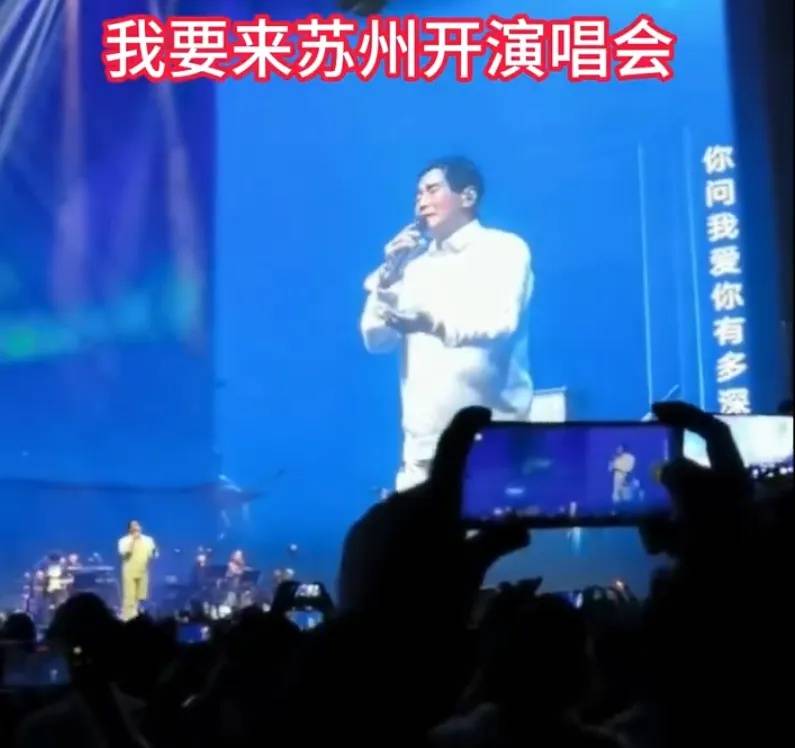 “周华健肚子”上热搜，64岁周华健因身材变化引发热议，本人曾晒“腹肌”照幽默回应
