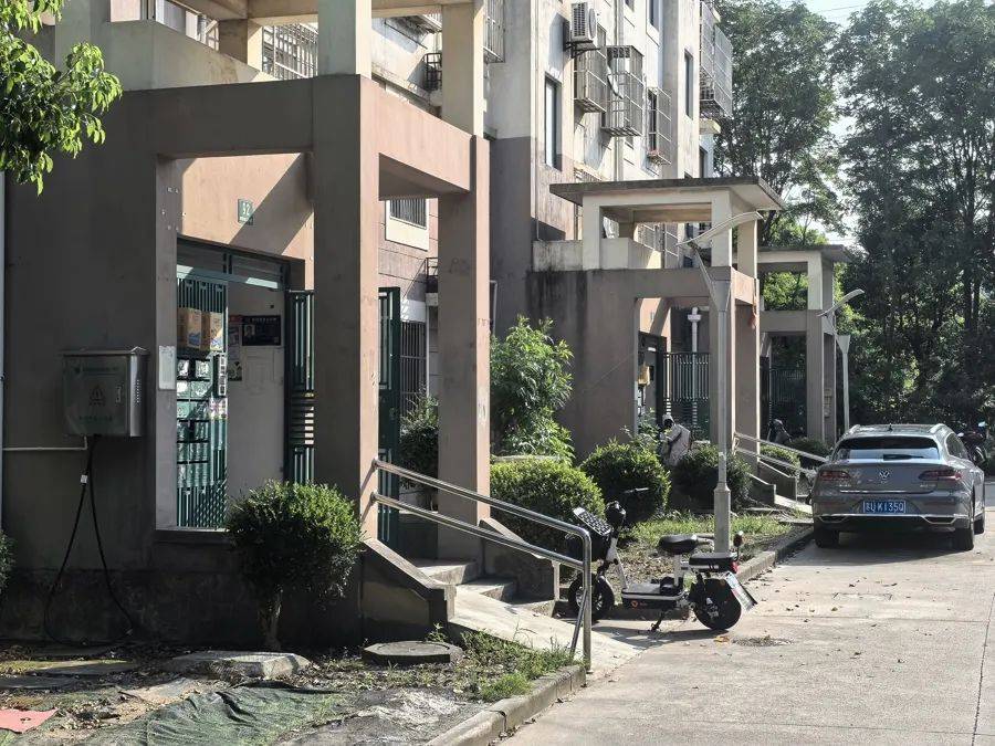浦东多个小区门禁同时失效，政府推动的实事项目该如何“善后”