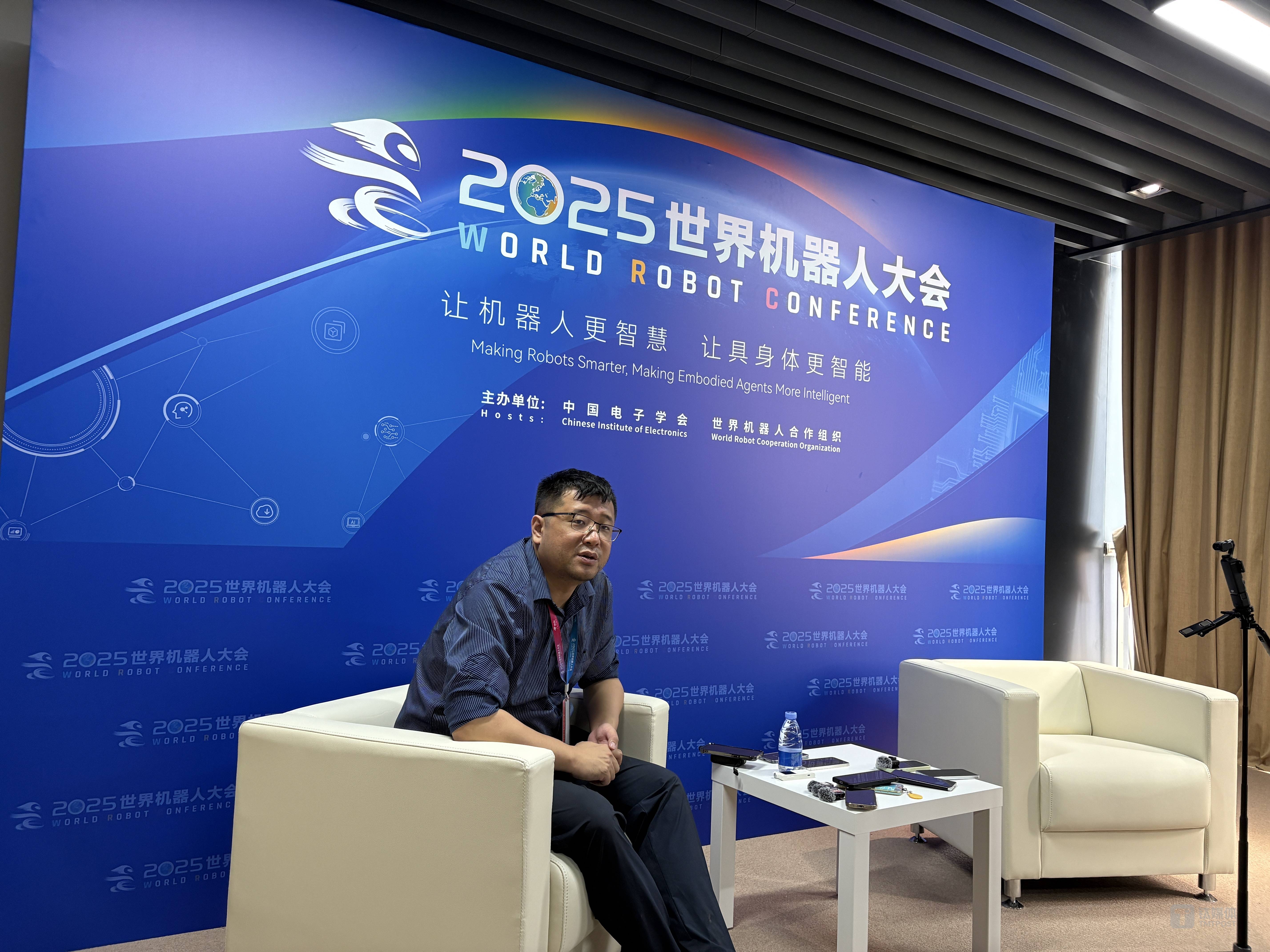 热爆了！中国机器人企业近100万家、融资超240亿，但仍有三大具身智能“非共识”争论