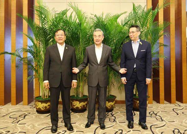 中柬泰三国外长在安宁茶叙