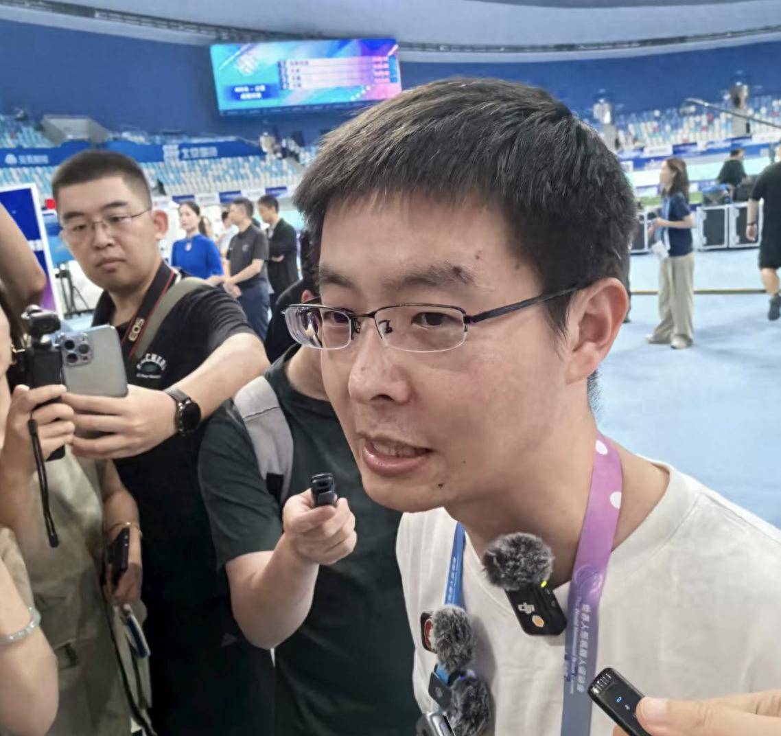 王兴兴：过去10年犯的最大错误是低估了AI的技术进步