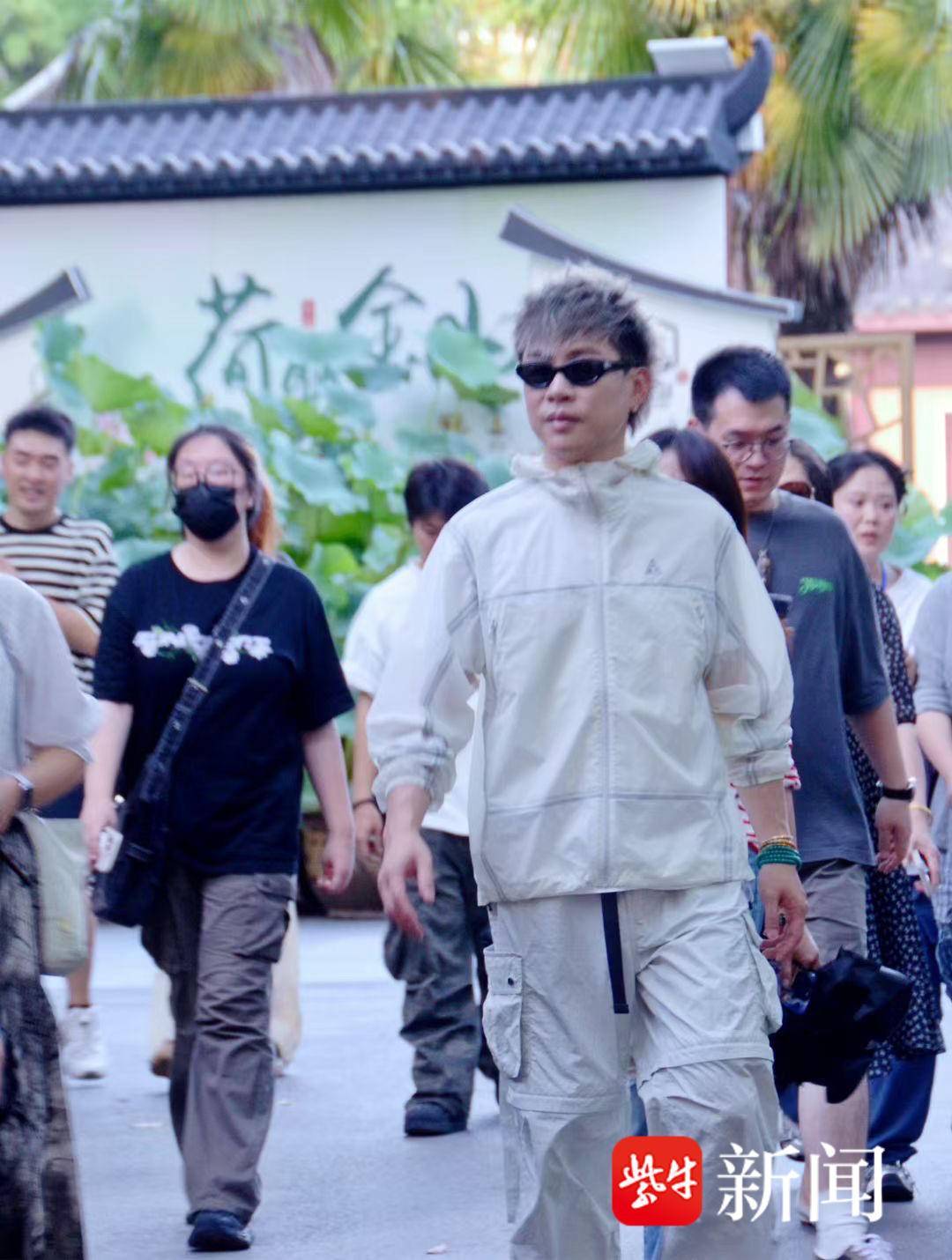 歌手胡彦斌到镇江：演唱会未开场，先畅游金山寺