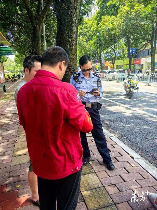 广州突发！小车撞上公交车