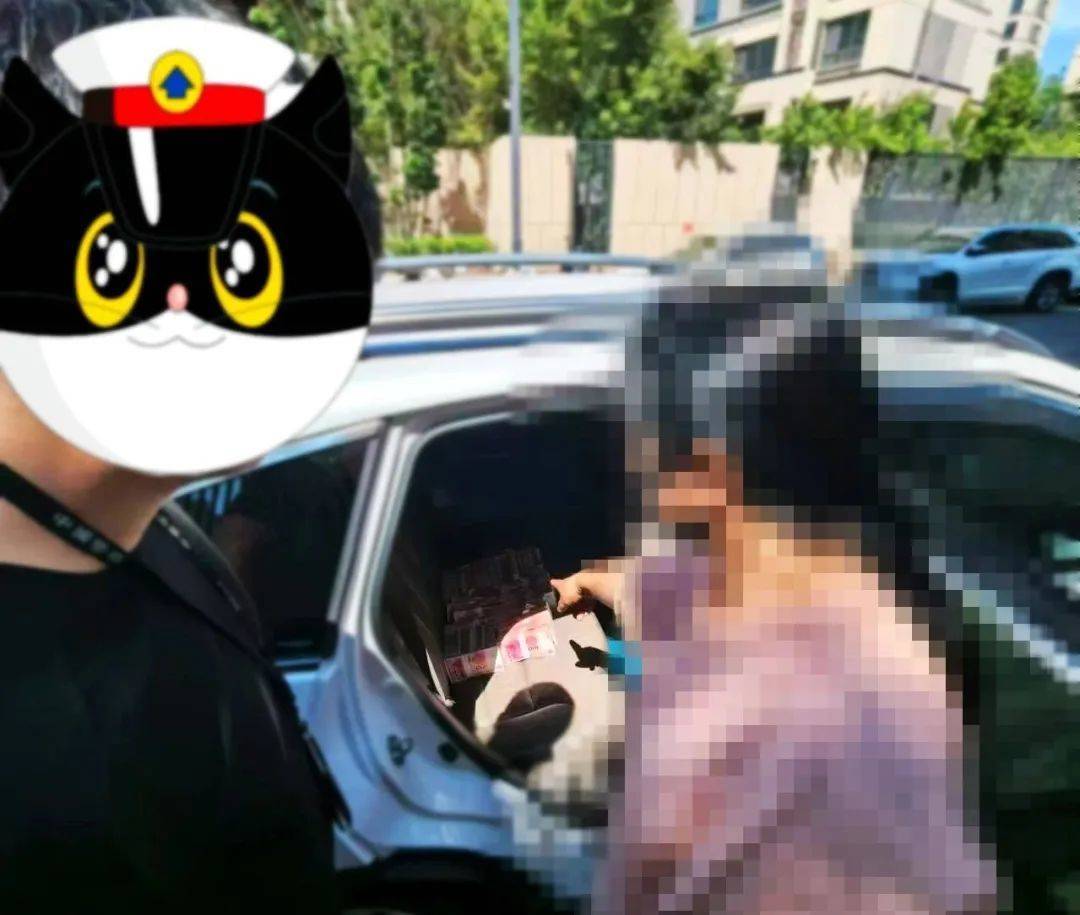 内蒙古一女子小区门口被拦下，当时拿着50万现金...…