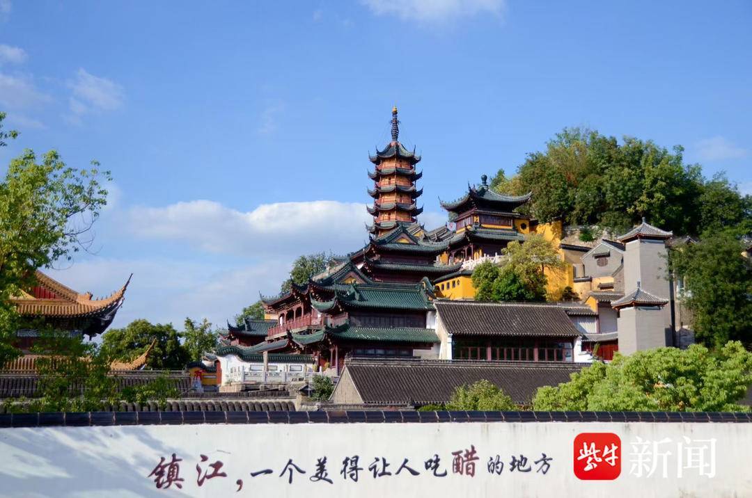 歌手胡彦斌到镇江：演唱会未开场，先畅游金山寺