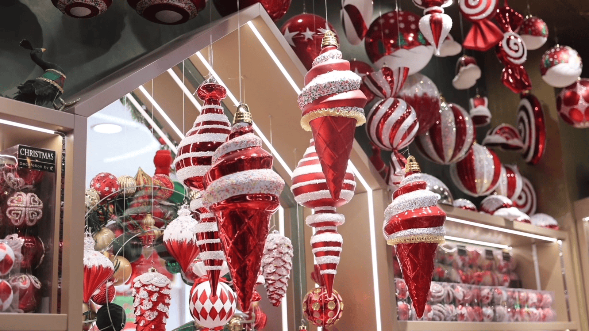 距圣诞节还有四个多月,有"世界超市"之称的浙江义乌已提前进入"圣诞