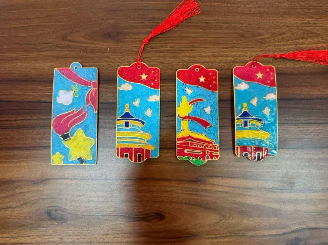 纪念抗战胜利80周年青少年掐丝珐琅书签制作活动