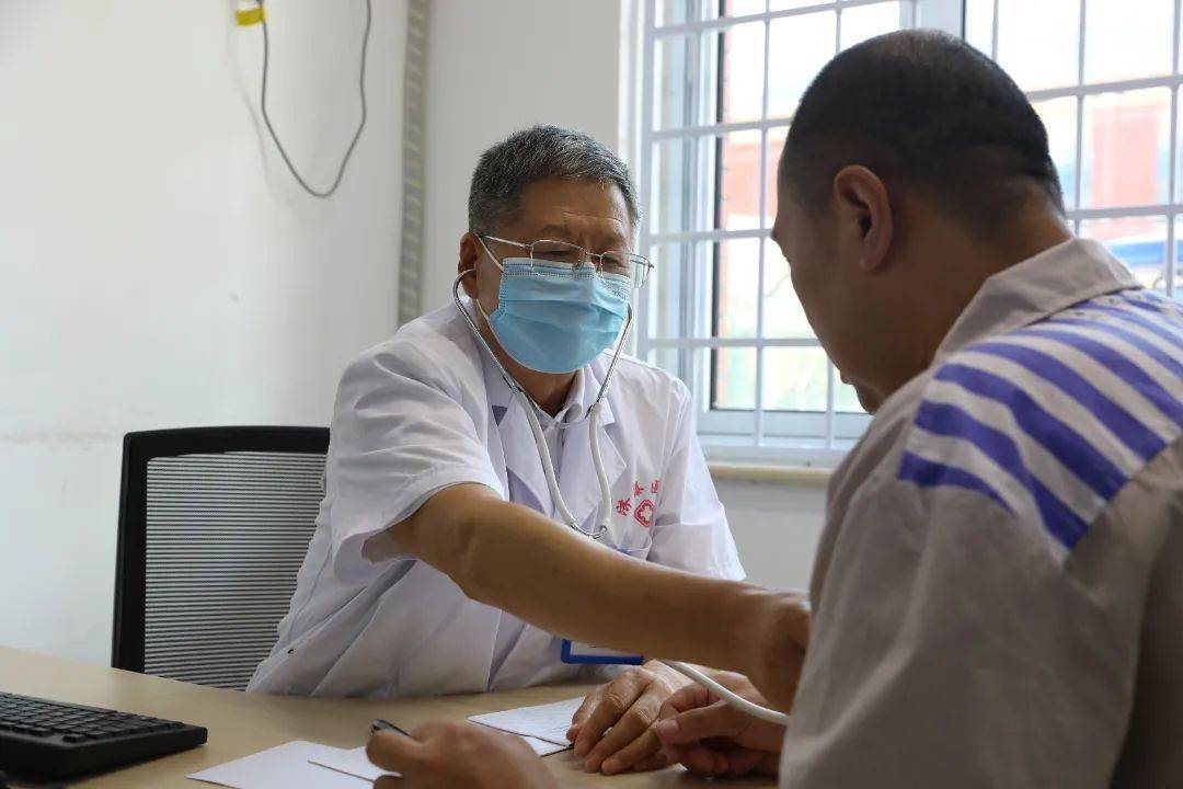 中国医师节 | 致敬高墙里的“警医卫”