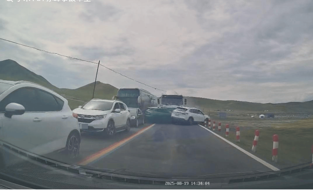 小米YU7提车3天，被失控水泥罐车迎头顶撞，车主：车已报废 感觉逃过一劫