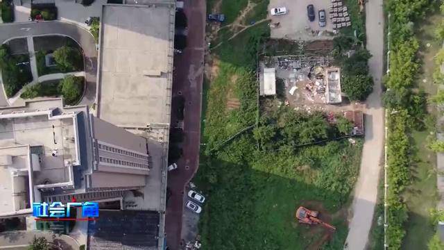 莱山区一处10多年违建被拆，“断头路”将变“民心路”