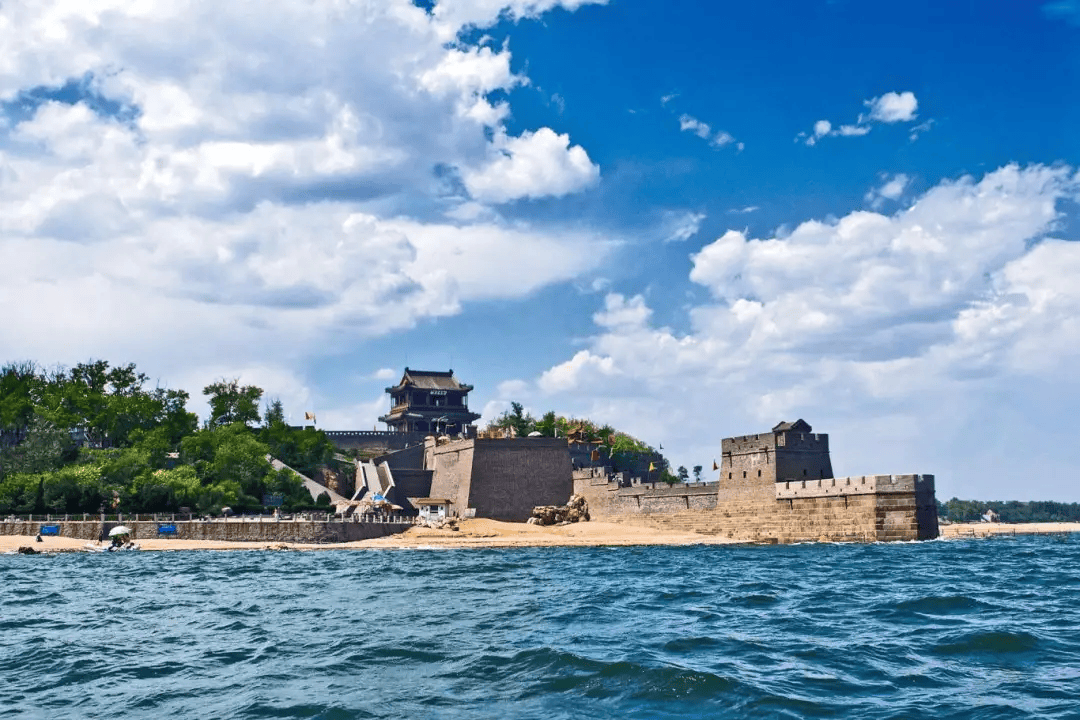 新华社关注!河北秦皇岛:一座"掌管"浪漫和治愈的城市