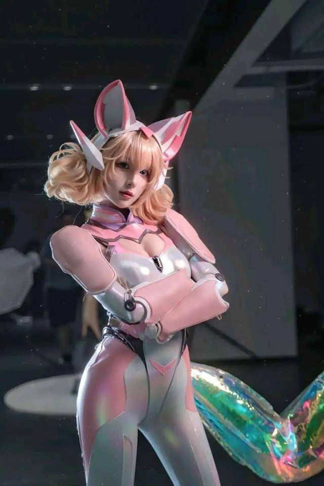 王者荣耀:美女cos妲己时之彼端,紧身胶衣太有感觉了!