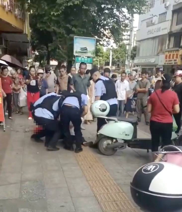 广西容县一女子用铁锤砸伤男孩头部？目击者讲述事发细节，当地警方介入