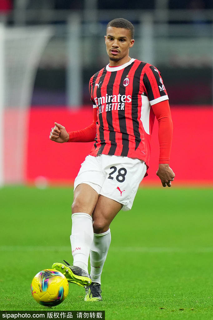 米兰转会动态:恩昆库的加盟前景与潜在选择解析