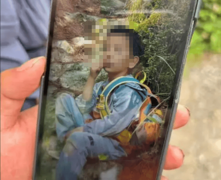 8岁自闭症男童死因公布，“又冷又饿无助死亡”
