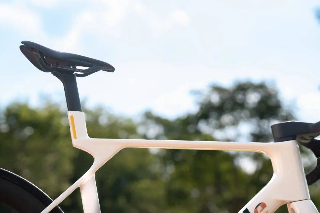 全新生态整合:方远Farsports、中子Neutron及Stelle 2026新品发布_搜狐汽车_搜狐网