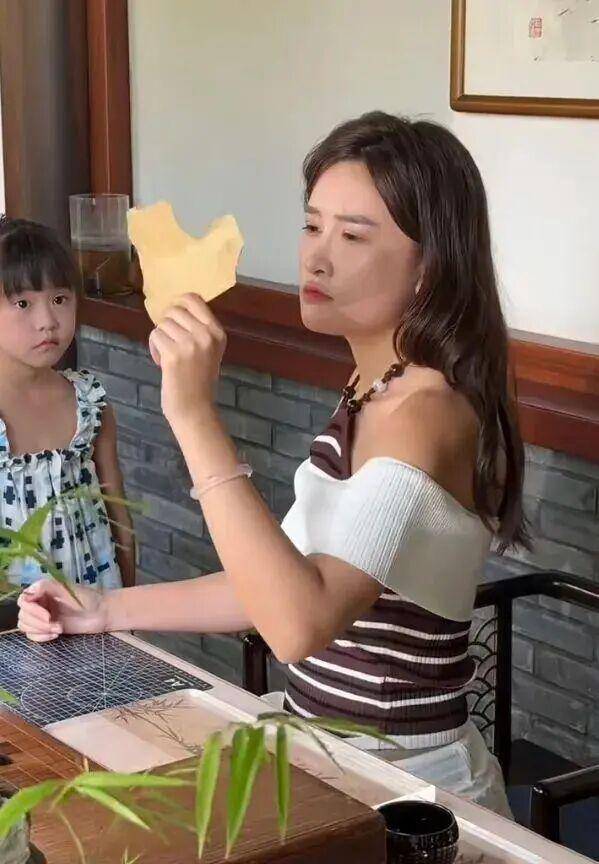 清华女博士一天睡3小时拍短剧赚快钱？本人回应