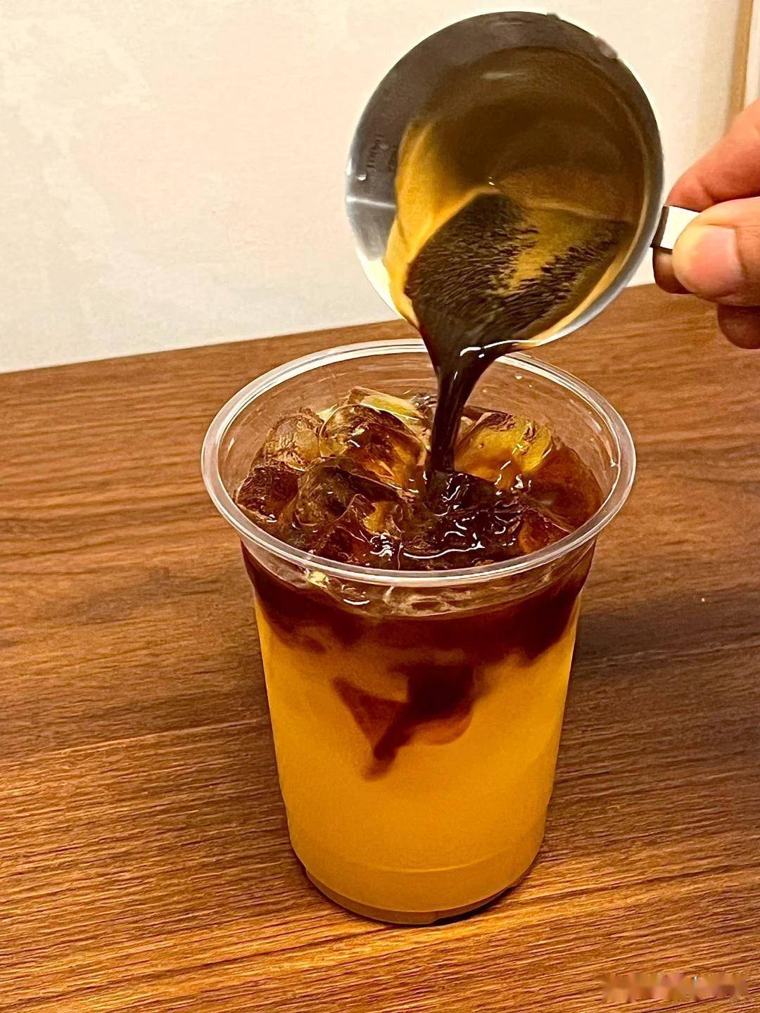 整颗橙子冰美式:3步解锁咖啡馆爆款,酸甜清爽超解腻!