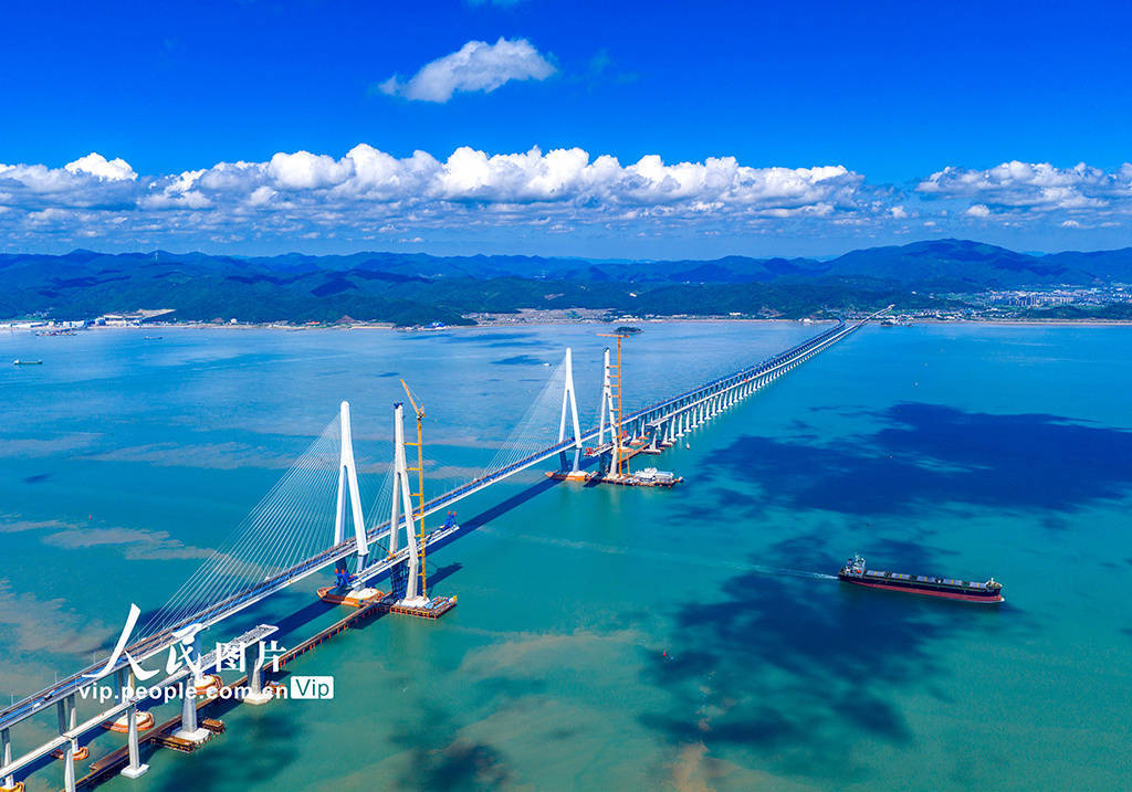 浙江宁波:市域铁路象山港跨海大桥建设正酣