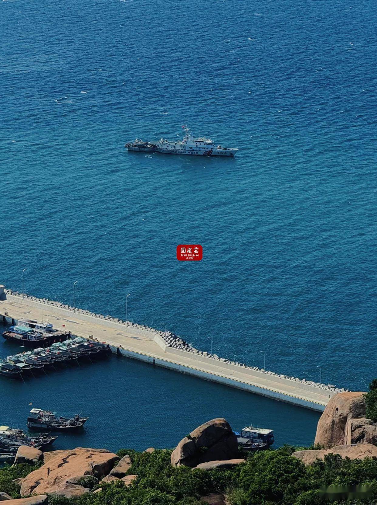 外伶仃湾沙滩以海蚀石为特色一线天龙宫探宝等石景逼真礁石缝有