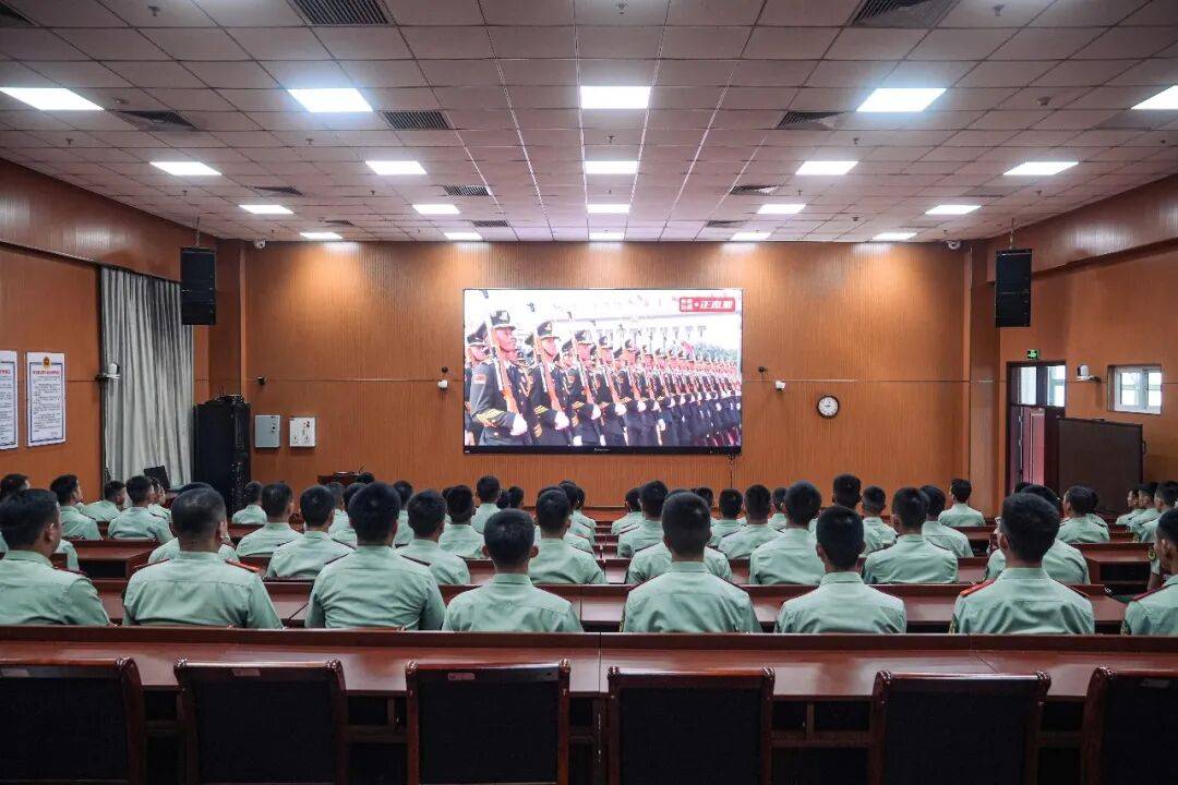 武警部队官兵收听收看纪念中国人民抗日战争暨世界反法西斯战争胜利80周年大会