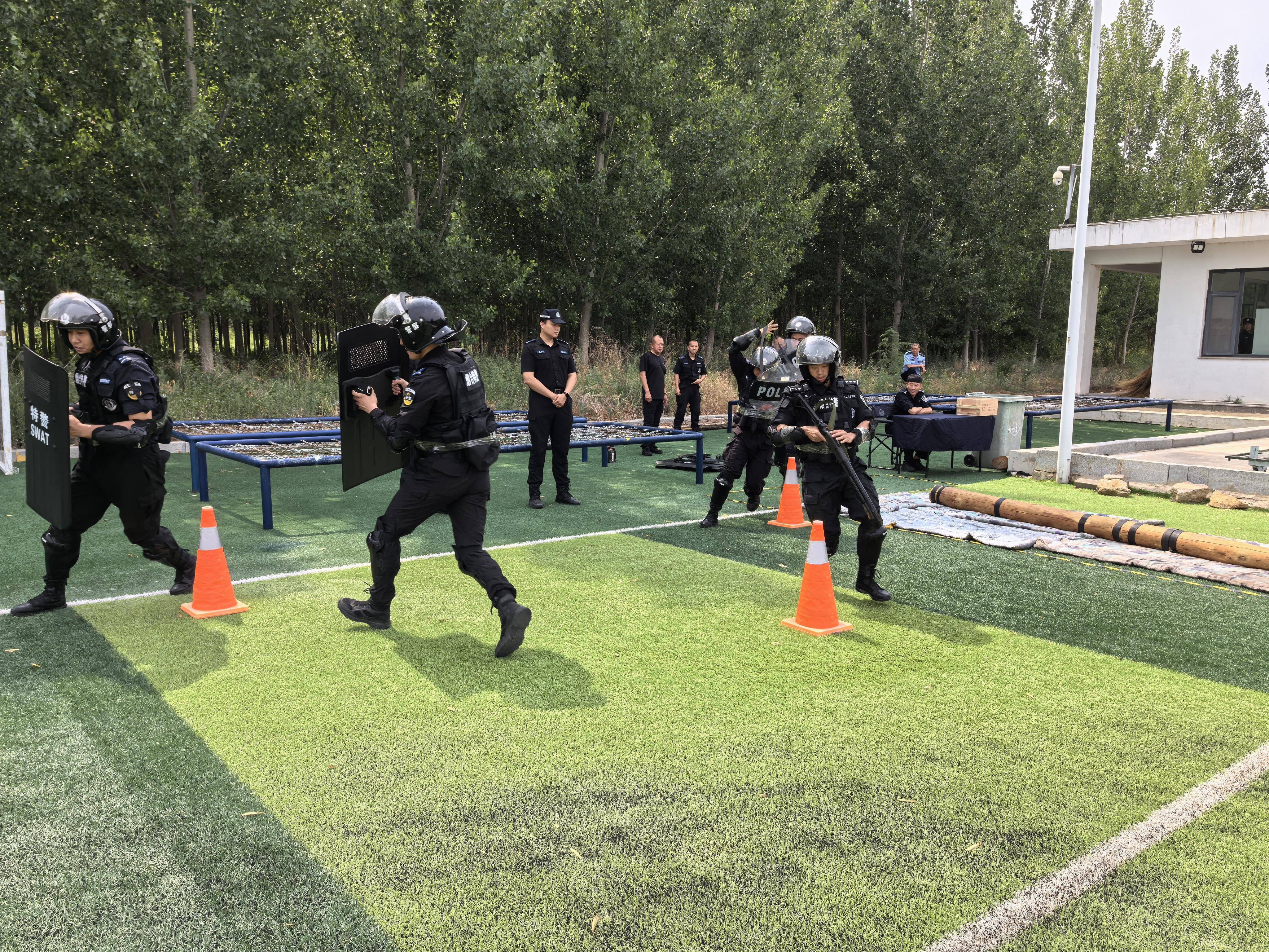 他们刻苦训练提升应急处突实战能力,切实打造一支关键时刻拉得出,冲得