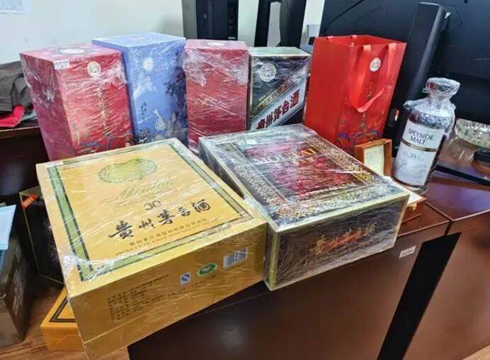 小伙辛苦存钱，一夜变成“练功券”？嫌疑人竟是室友，警方：已刑拘