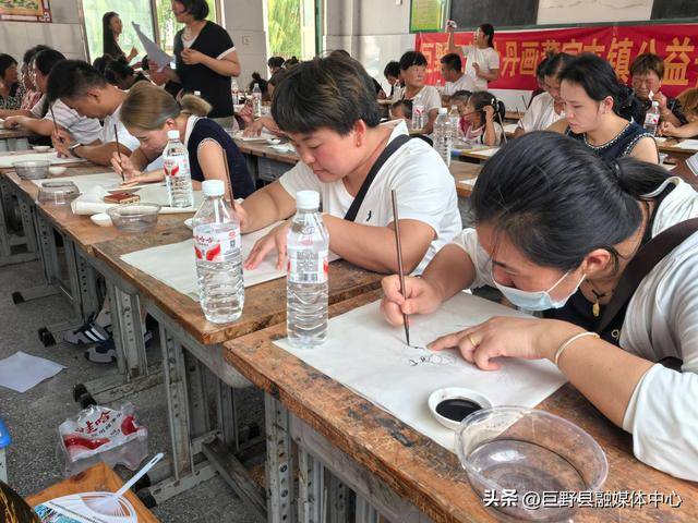 董官屯镇：工笔牡丹画公益培训为群众文化生活添彩韵